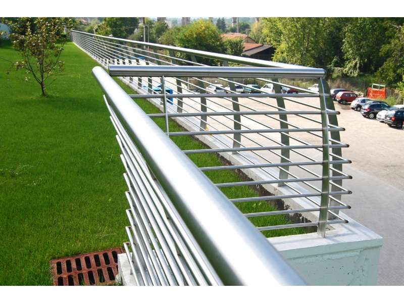Ringhiere-inox-per-terrazzi-esterni-e-per-interni