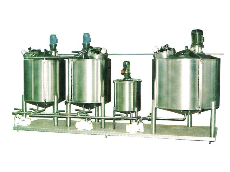 Tank for milk and other food liquids storage